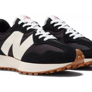 BRAND NEW New Balance Women’s Black Sneakers 7.5